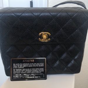 CHANEL Authentic Vintage 90s Crossbody Bag